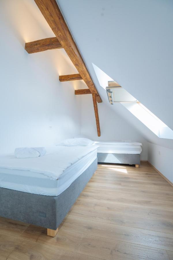 Stol Apartments Zirovnica Exterior photo
