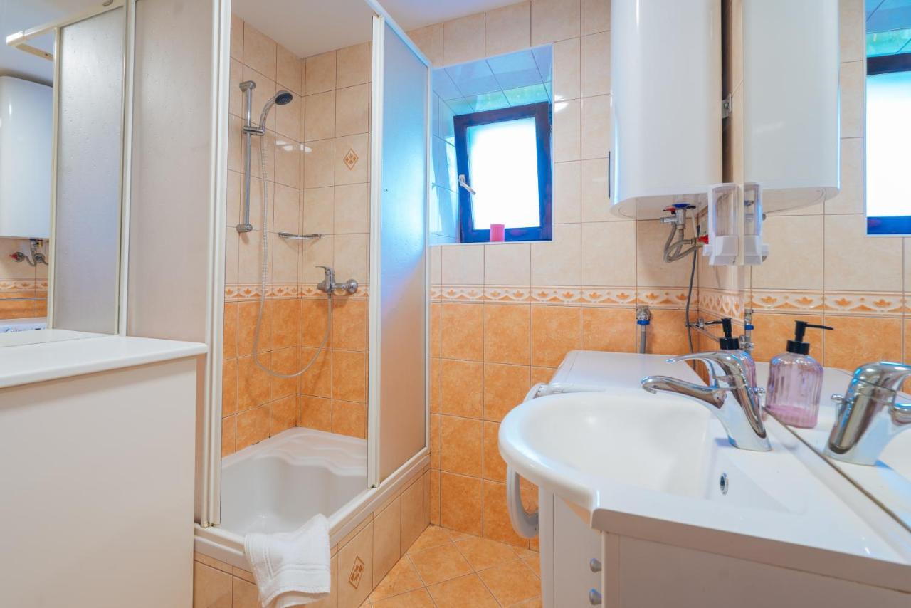 Stol Apartments Zirovnica Exterior photo